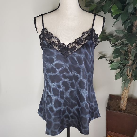 New! Navy V Neck Lace Cami - Picture 4 of 7